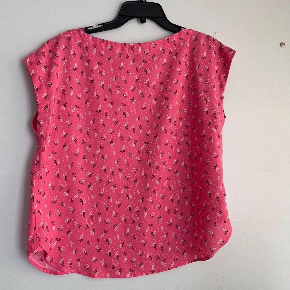 Ann Taylor Coral-Pink Floral Cap Sleeve Blouse medium - Picture 2 of 4